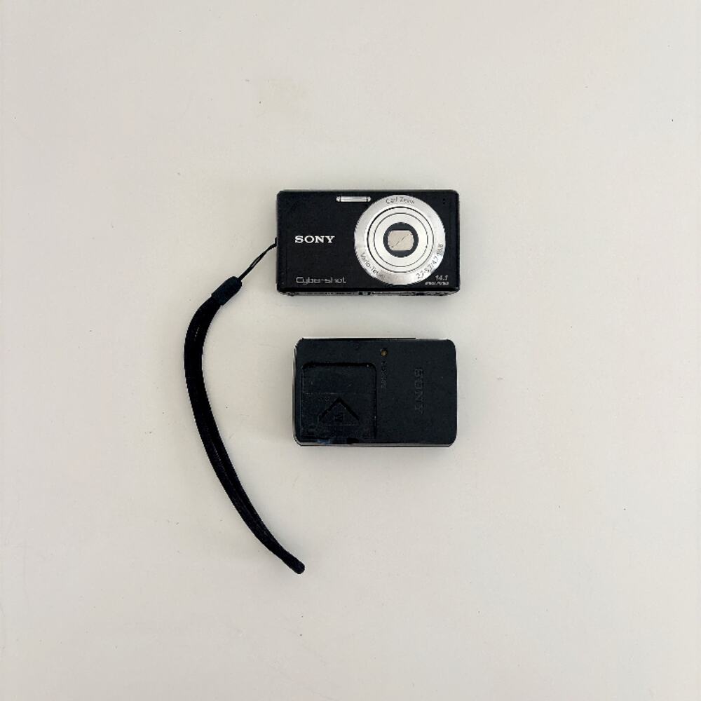 Sony Cyber-Shot DSC-W530 Carl Zeiss Lens with Battery Charger, SD Card 4GB Works